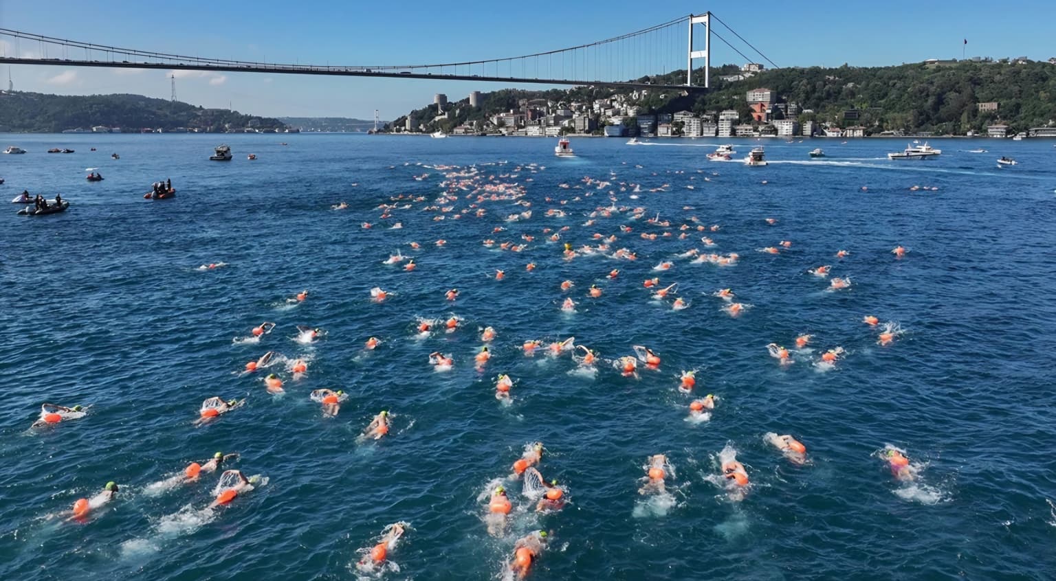 Kıtalararası Yüzme Yarışması'na yoğun ilgi